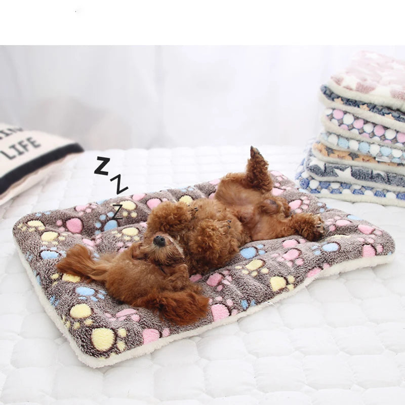 CosyFluff Pet Mat made of soft flannel, ideal for keeping small, medium, and large dogs warm and comfortable